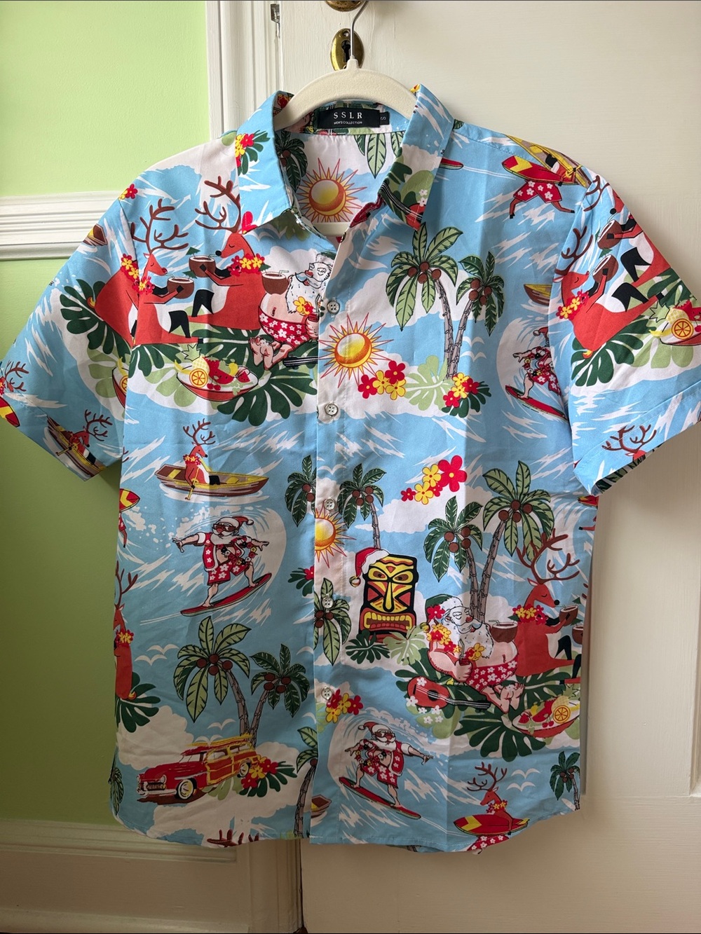 ❗️LAST CALL Men’s tropical Santa shirt size small